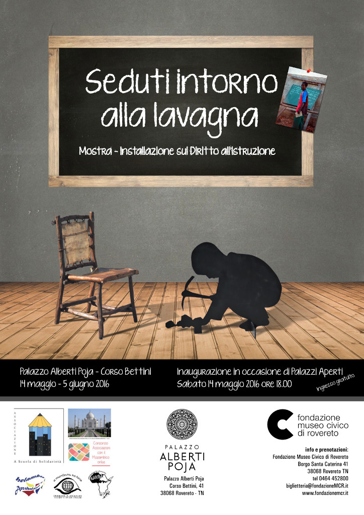 Seduti intorno alla lavagna