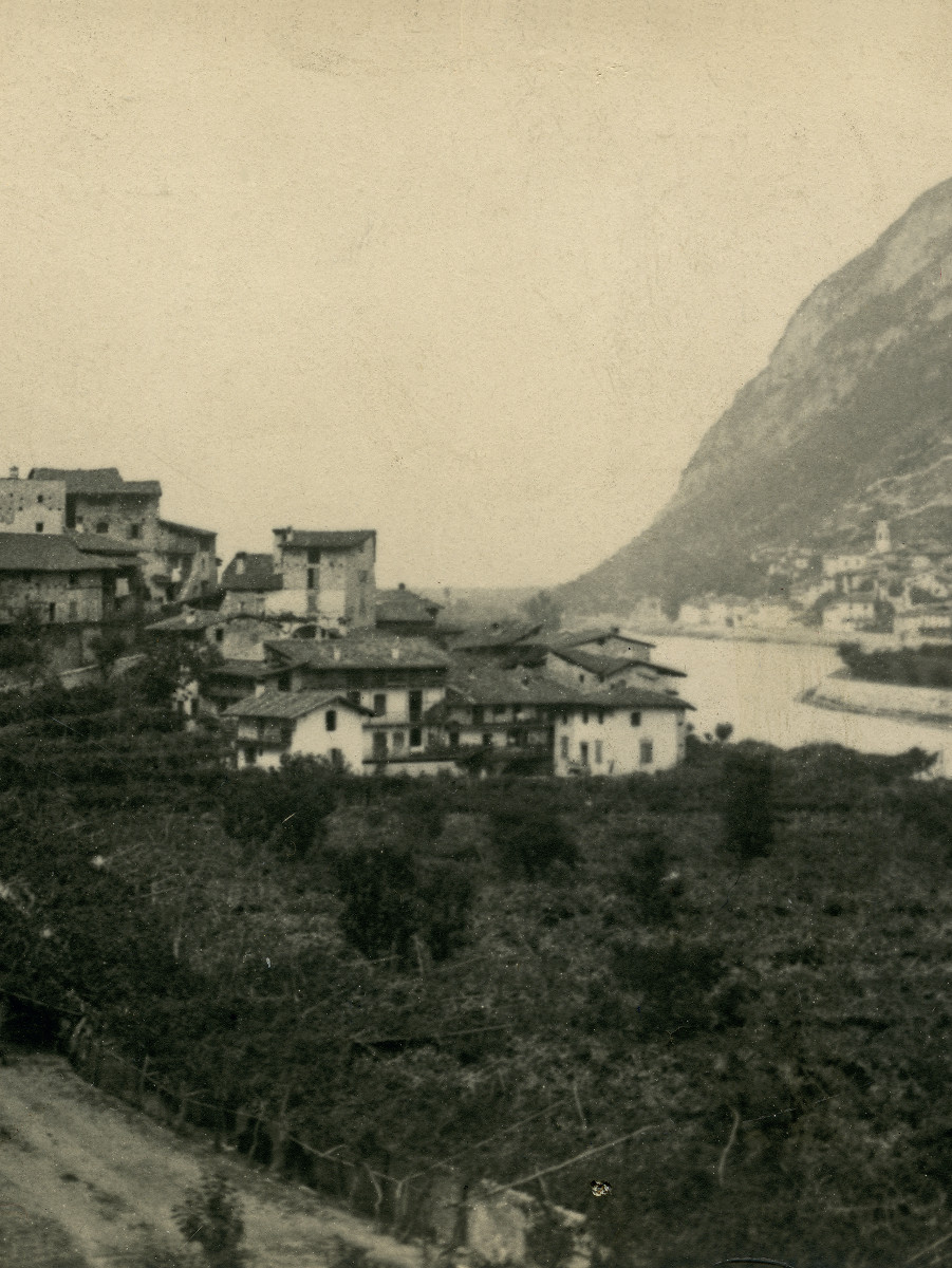 Pannello 1 foto 4 | Chizzola e Serravalle. Veduta delle località in riva al fiume Adige, 1915-1918. Archivio Fondazione Museo storico del Trentino