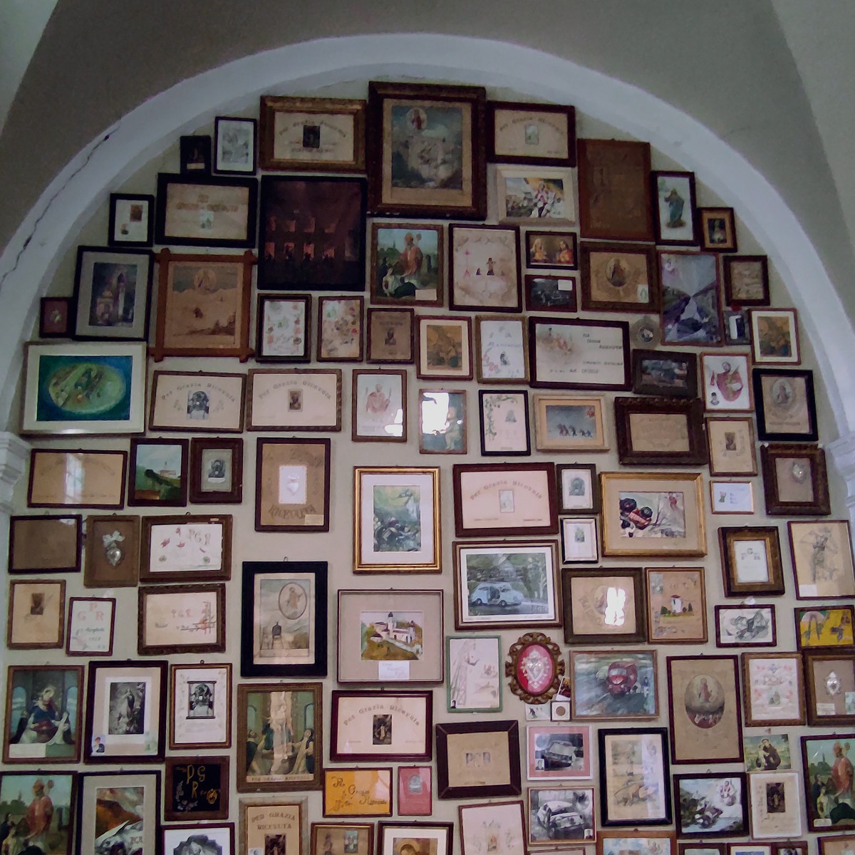 Pannello 9 foto 4 | Parete con "ex-voto"