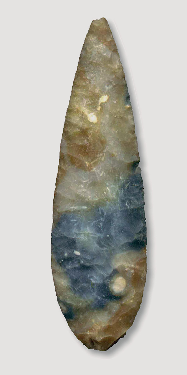 Pannello 11 foto 2 | Lama di pugnale in selce dell'età del Rame dai ripari sottoroccia tra Ala e Serravalle. Archivio fotografico dell'Ufficio beni archeologici della Provincia autonoma di Trento